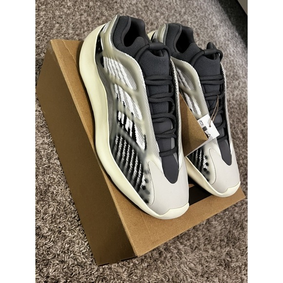 adidas gazelle silver green womens adidas Yeezy 700 V3 Fade Salt